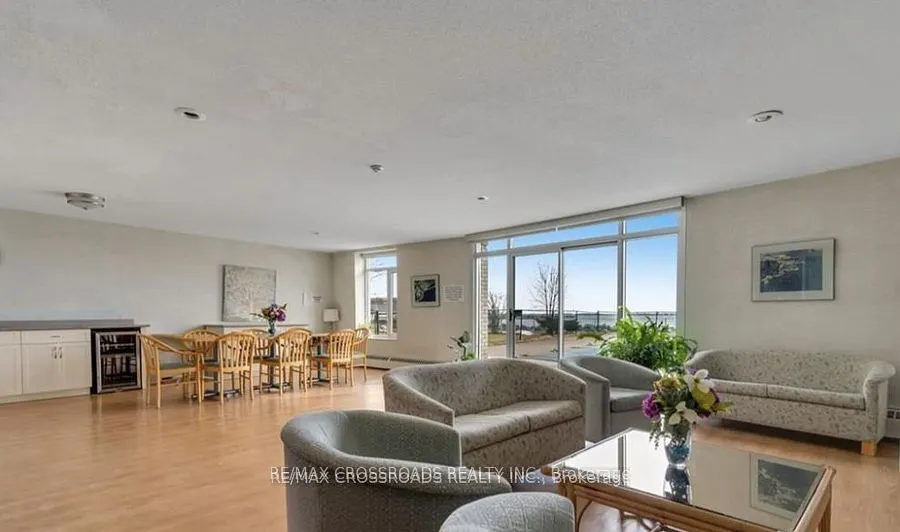 1 Mowat Avenue, #209