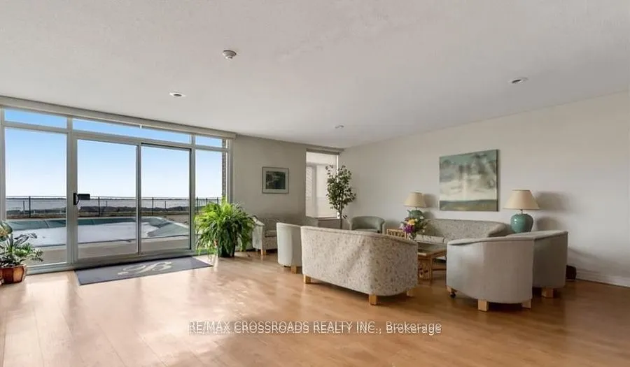 1 Mowat Avenue, #209