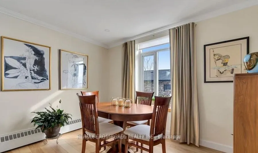 1 Mowat Avenue, #209
