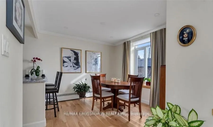 1 Mowat Avenue, #209