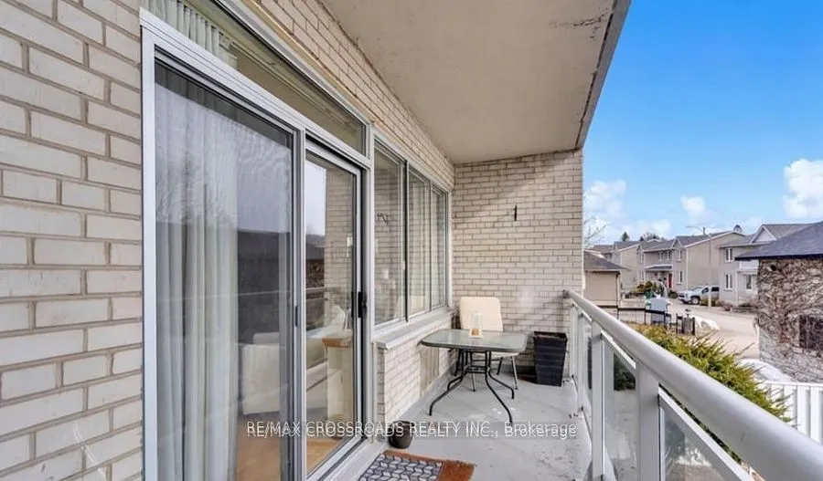 1 Mowat Avenue, #209