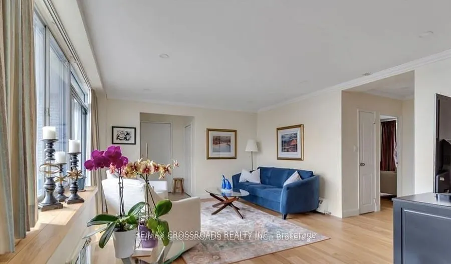 1 Mowat Avenue, #209