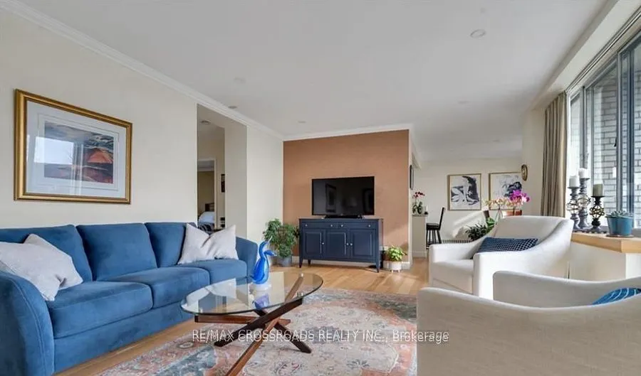1 Mowat Avenue, #209