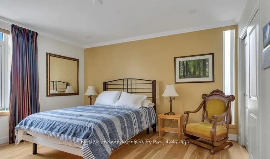 1 Mowat Avenue, #209