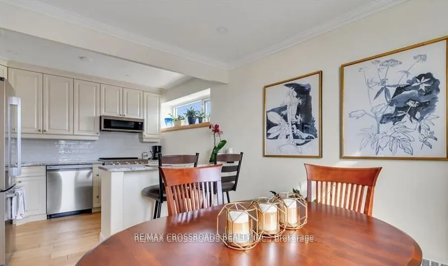 1 Mowat Avenue, #209