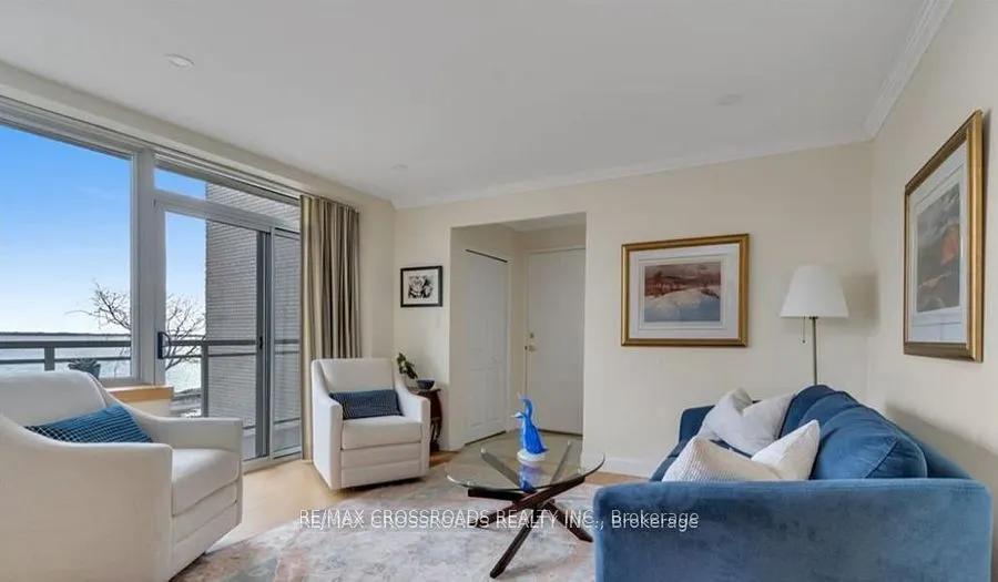 1 Mowat Avenue, #209
