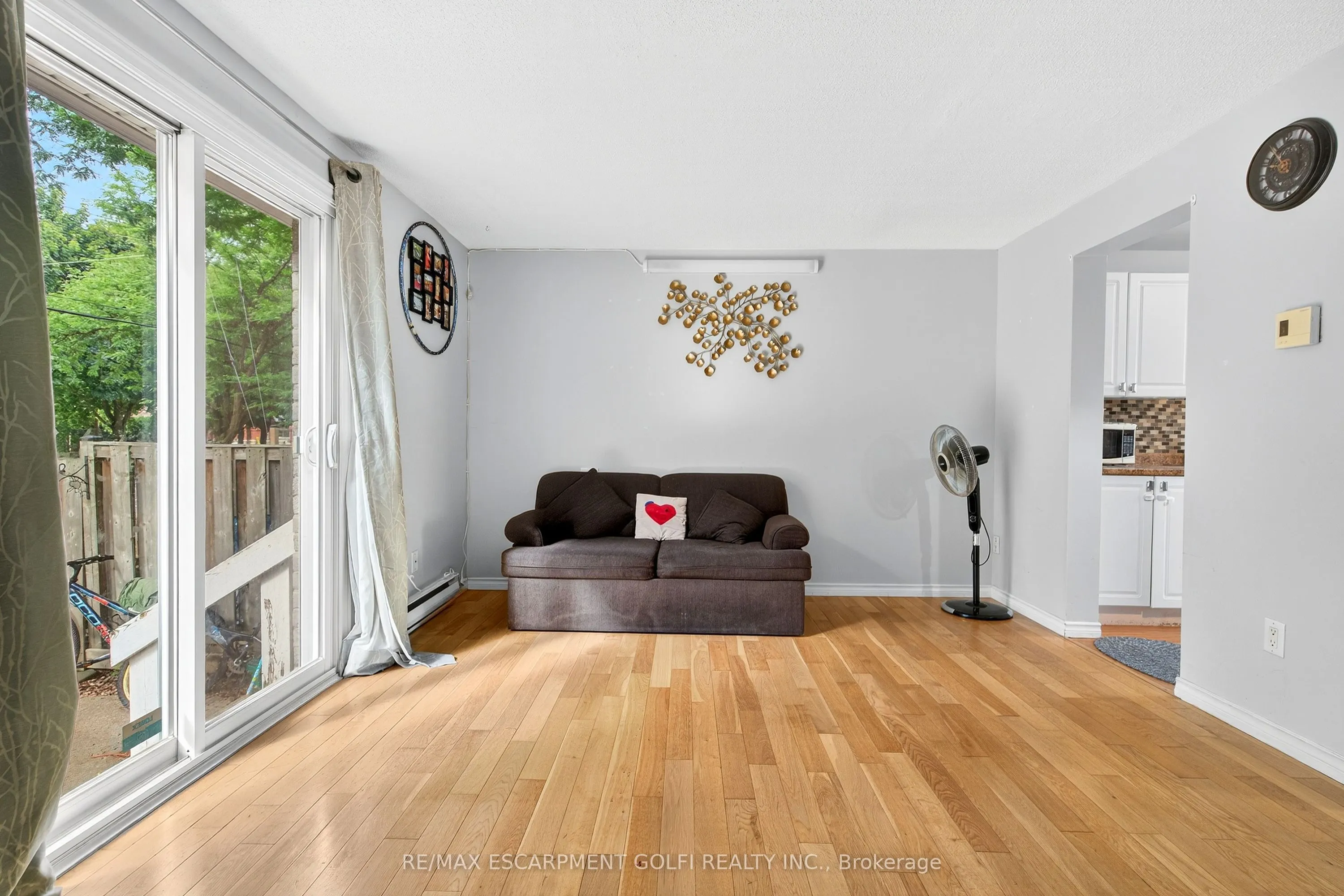 476 Grey Street, #4