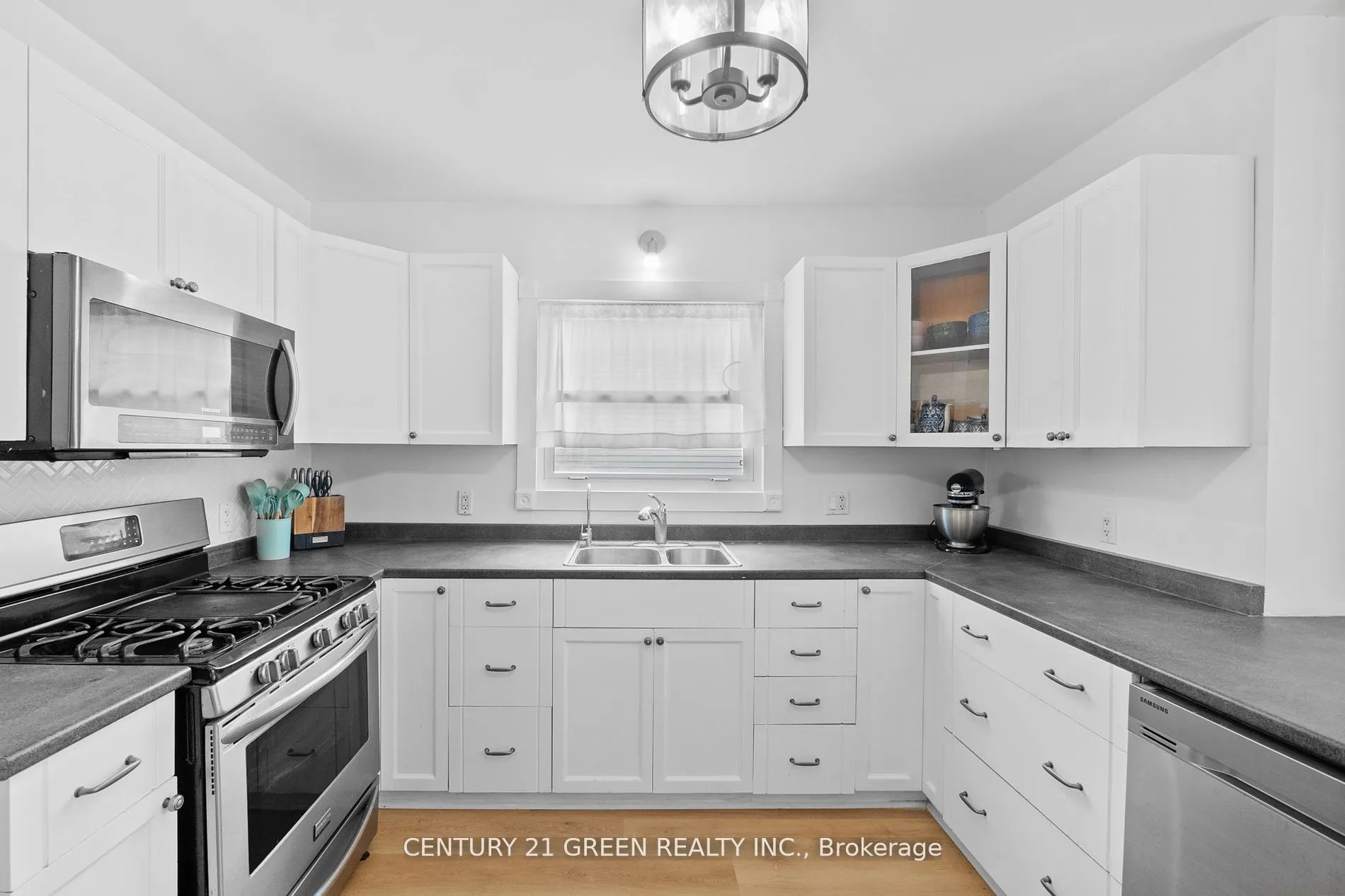 50 Elgin Street S