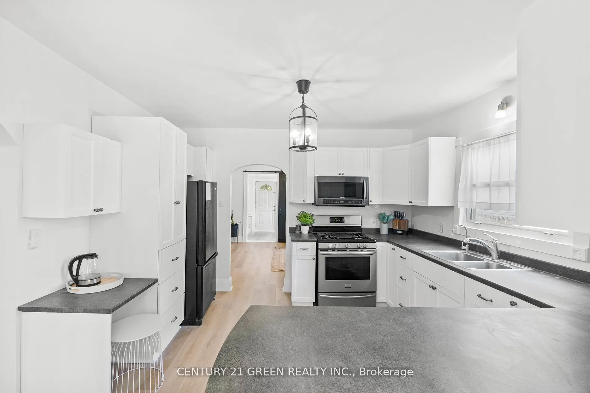 50 Elgin Street S