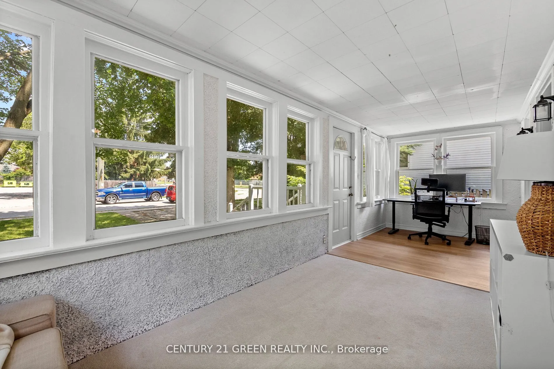 50 Elgin Street S