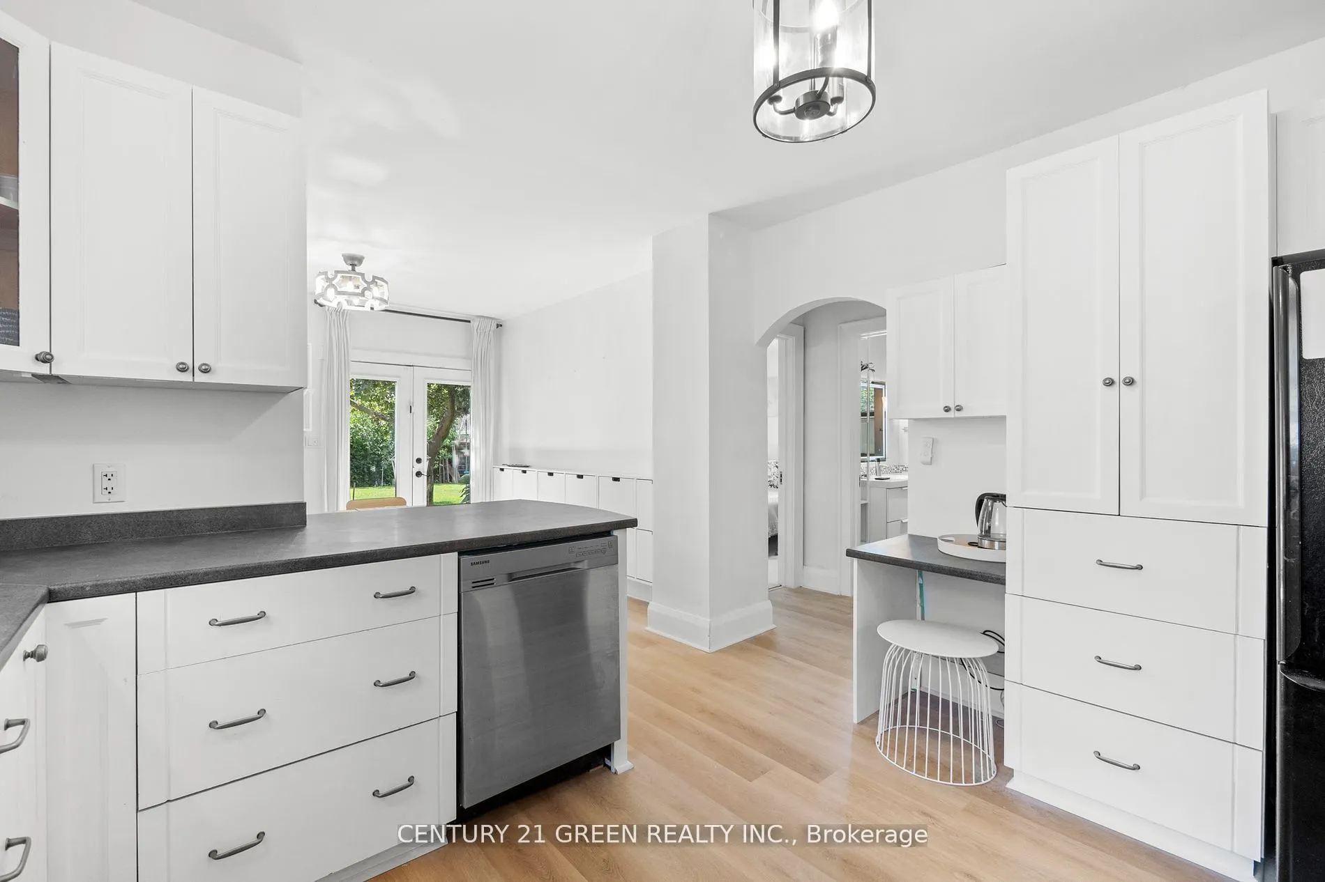 50 Elgin Street S