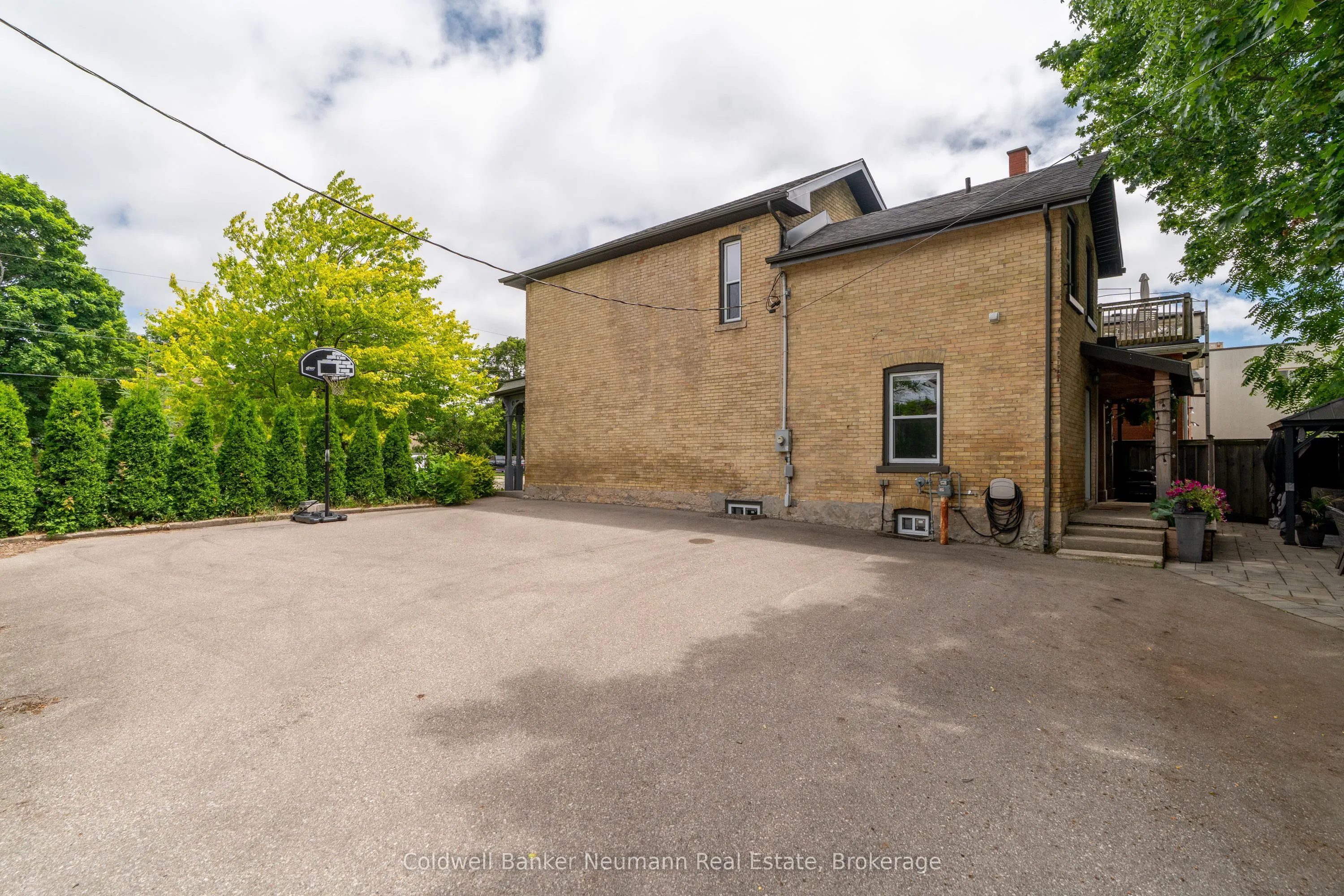 394 Woolwich Street