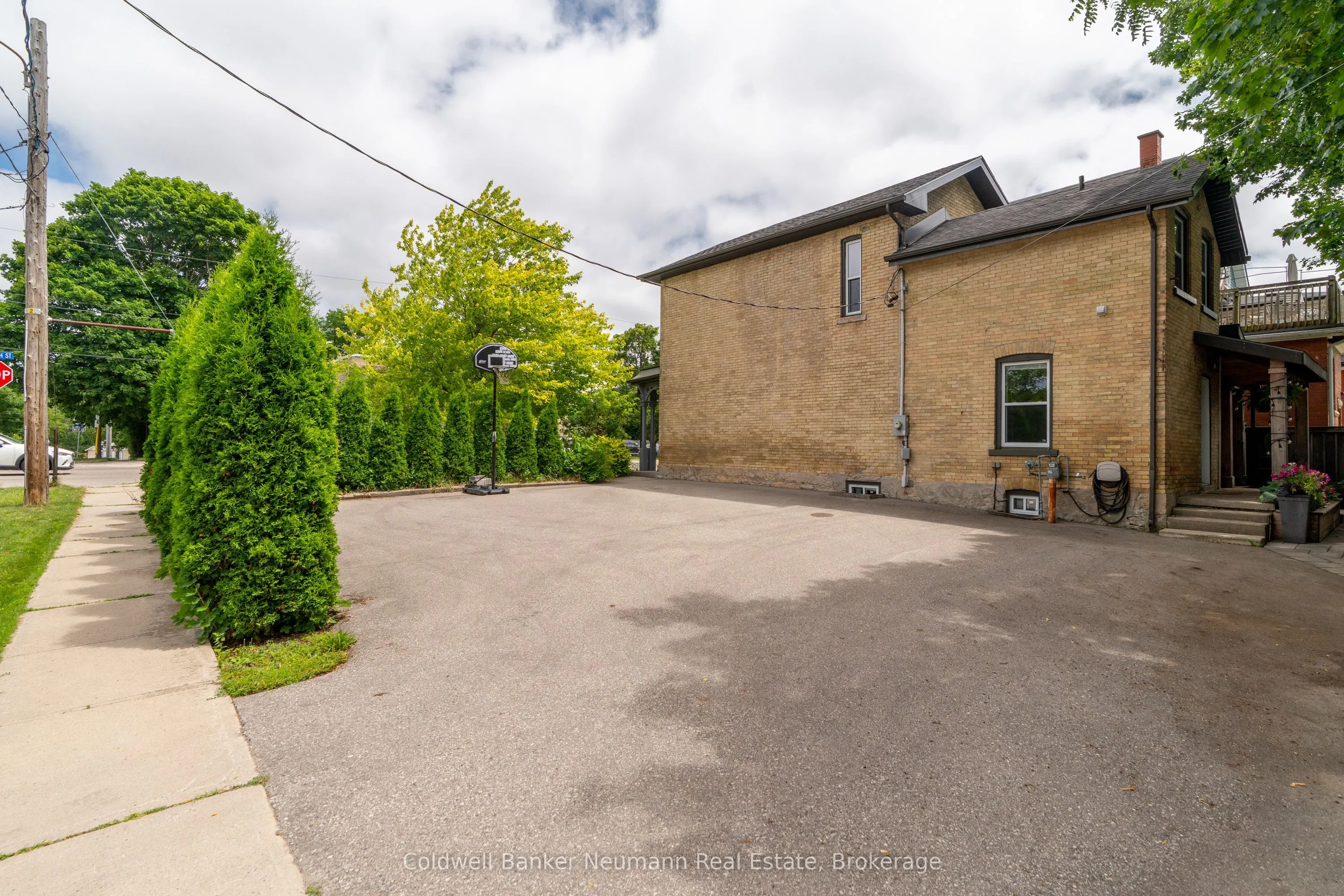 394 Woolwich Street