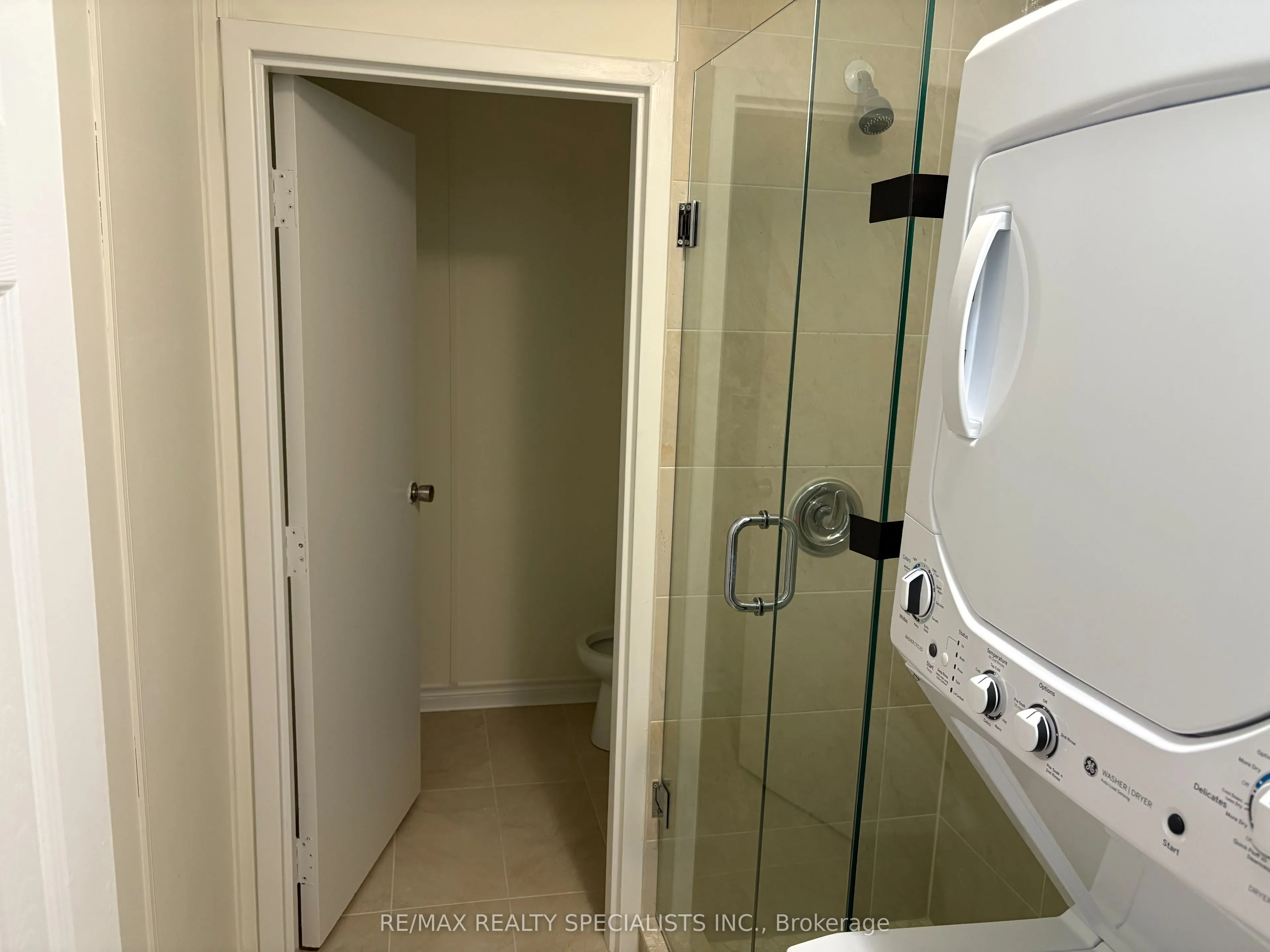105 Queenston Street, #207