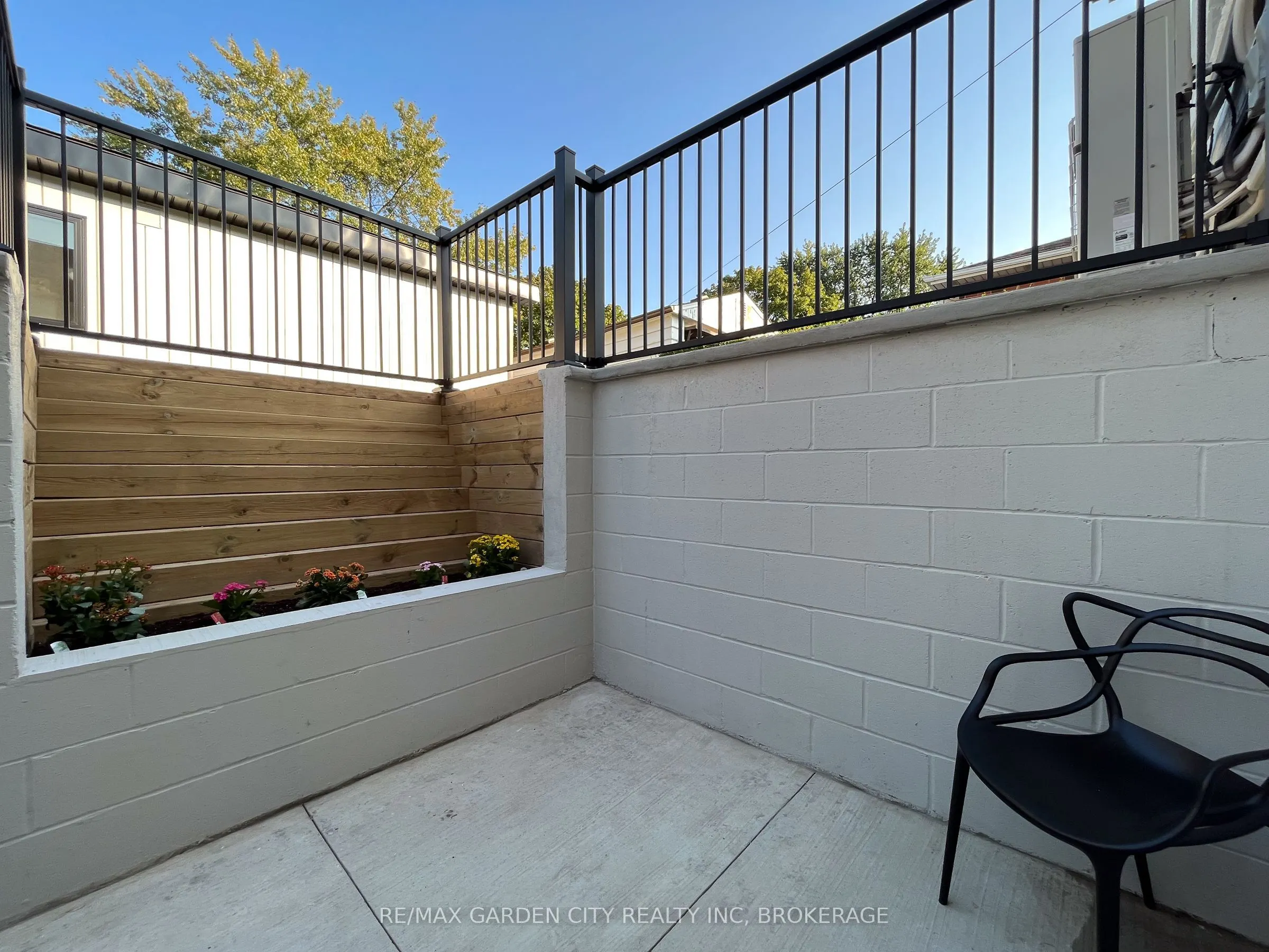 23 Warren Avenue