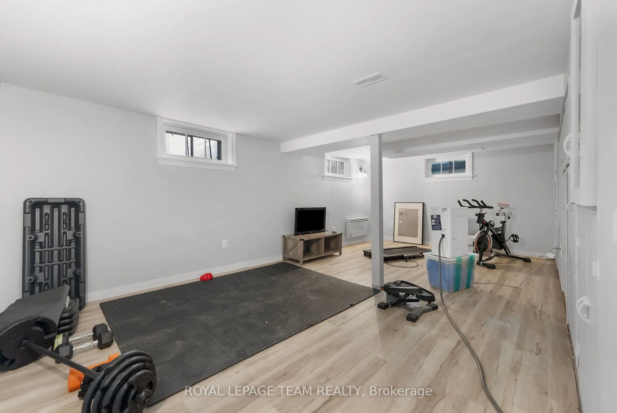 212 Prince Street W