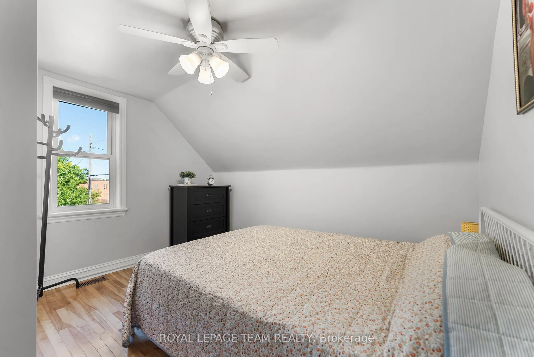 212 Prince Street W