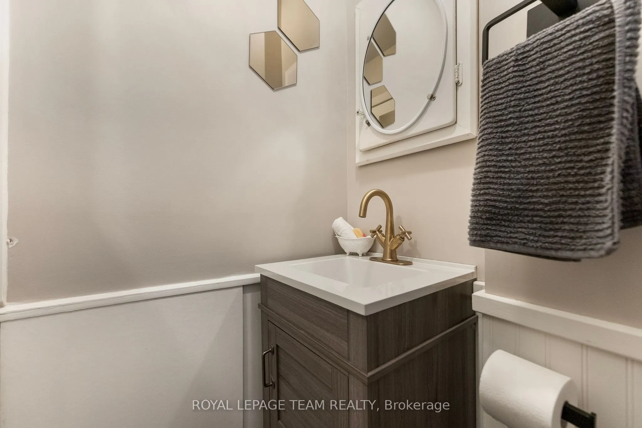 212 Prince Street W