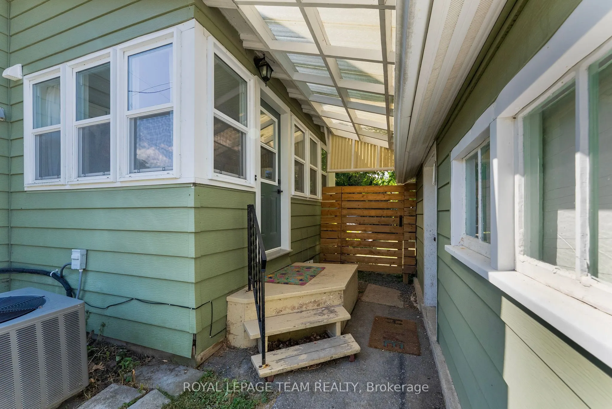 212 Prince Street W
