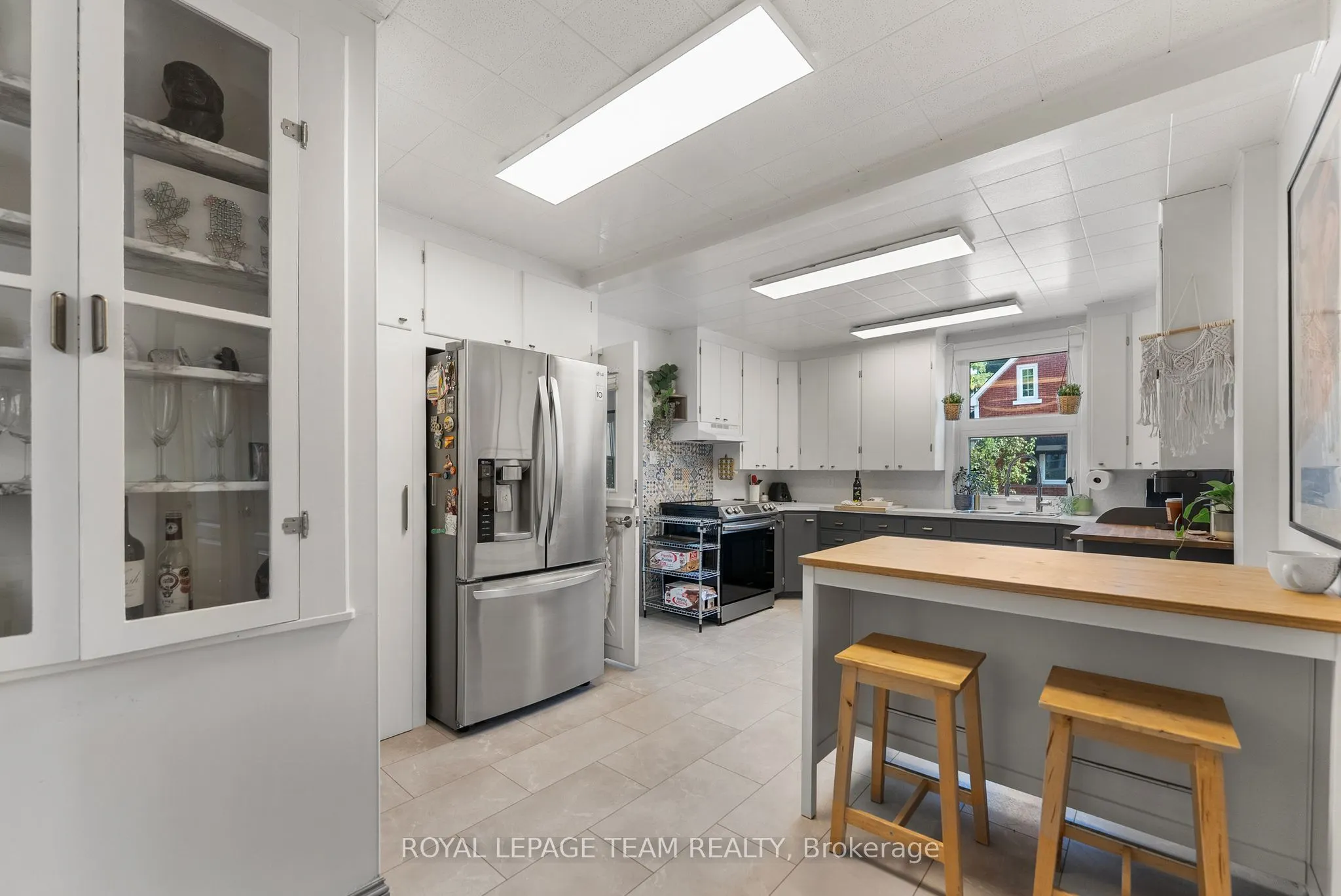 212 Prince Street W