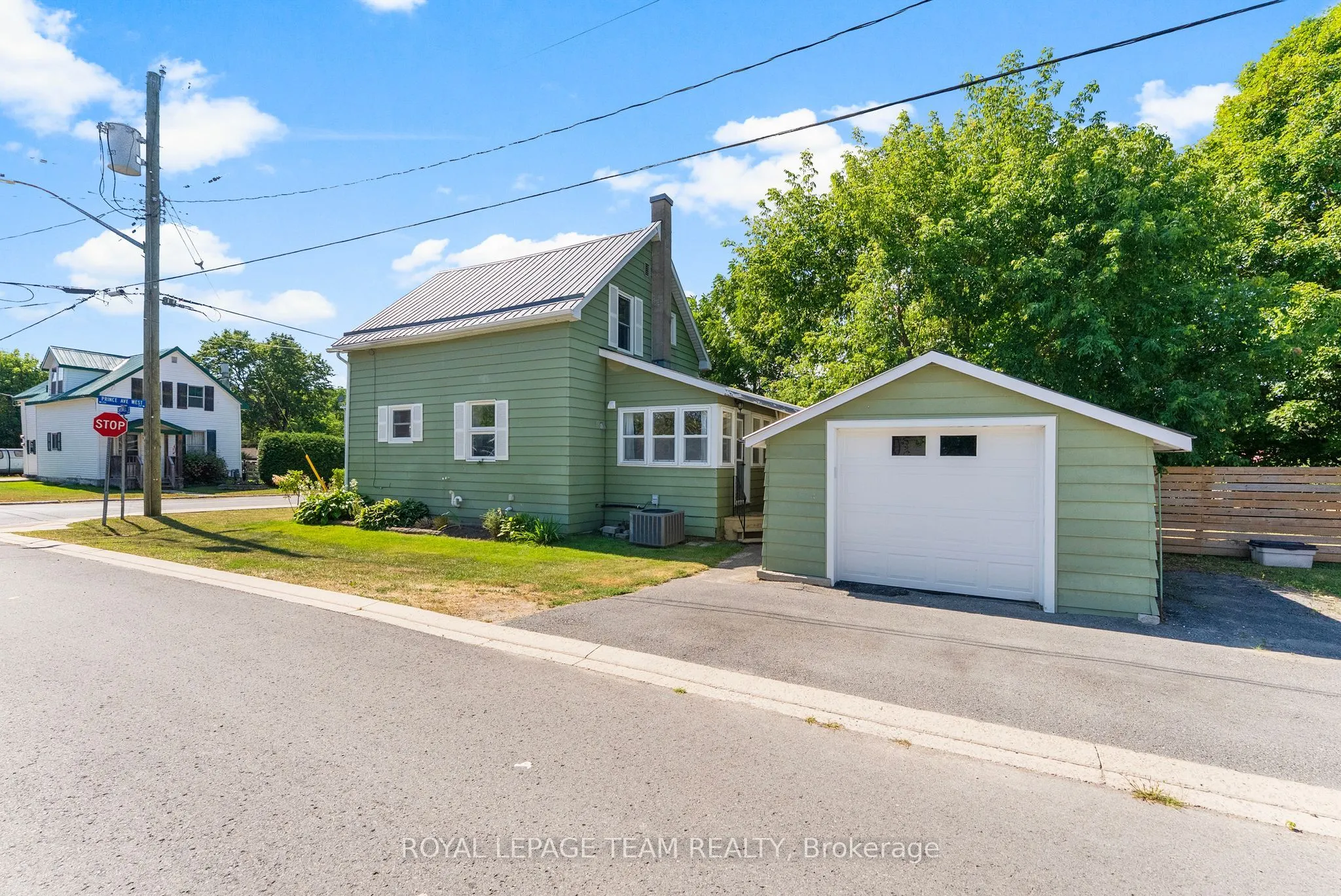 212 Prince Street W