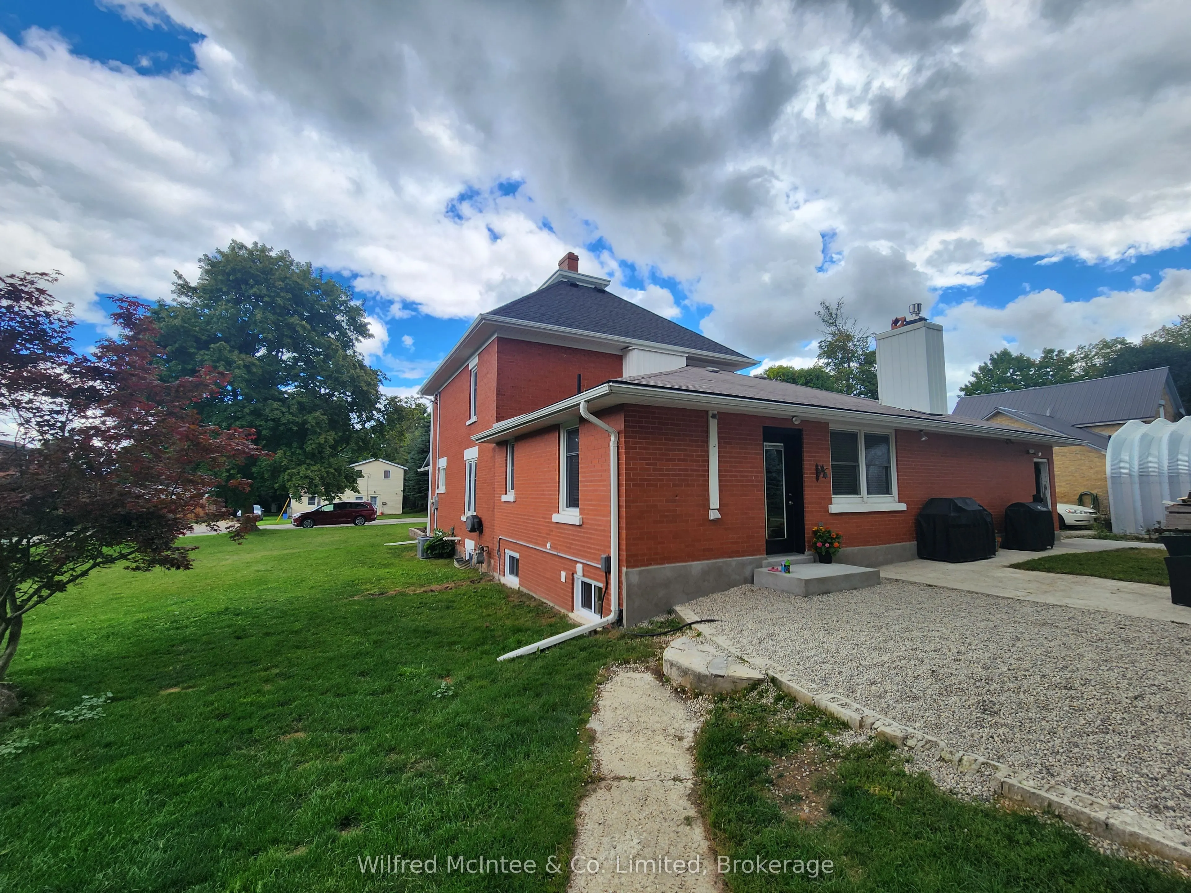 27 WILLIAM Street N