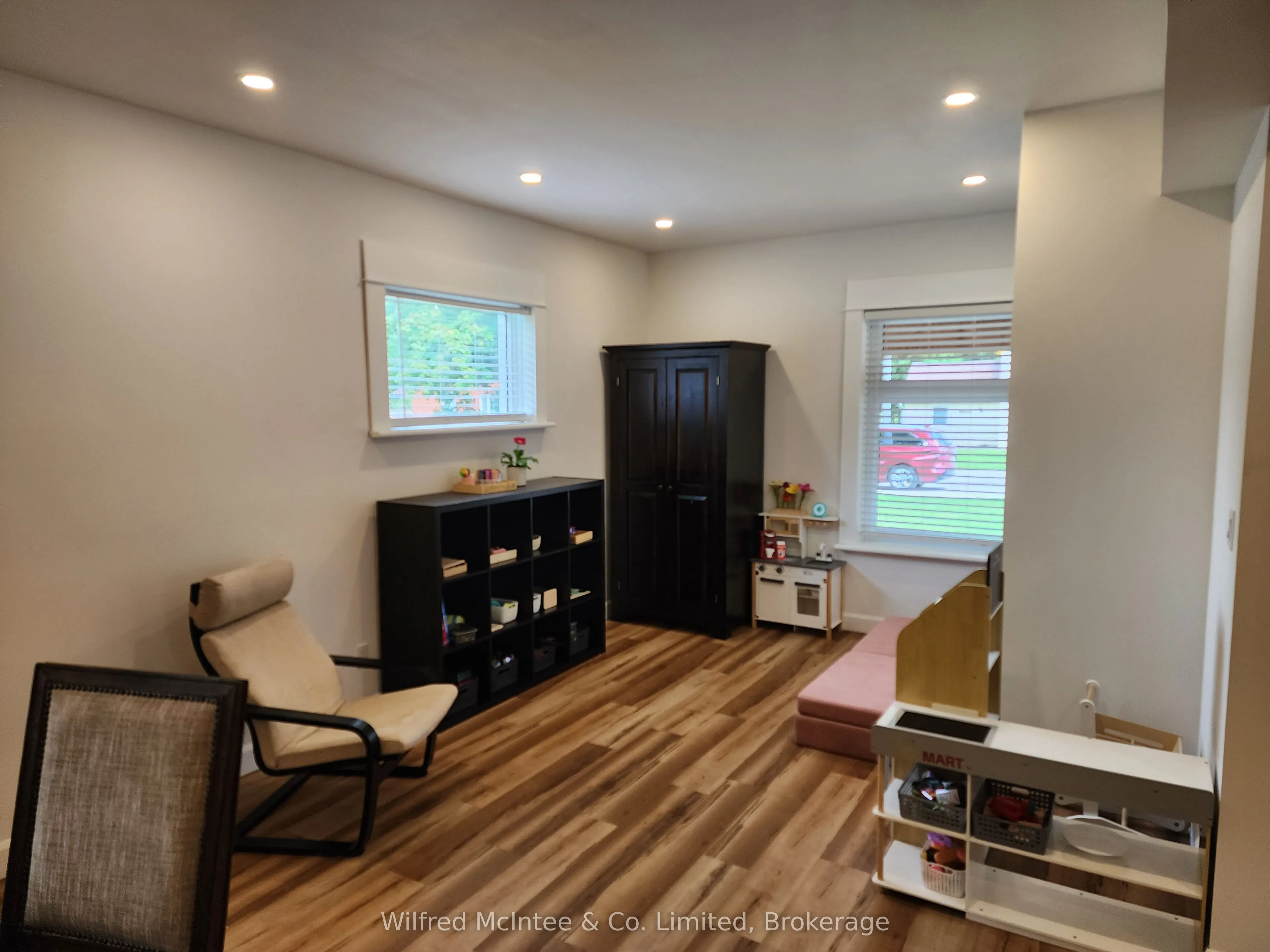 27 WILLIAM Street N