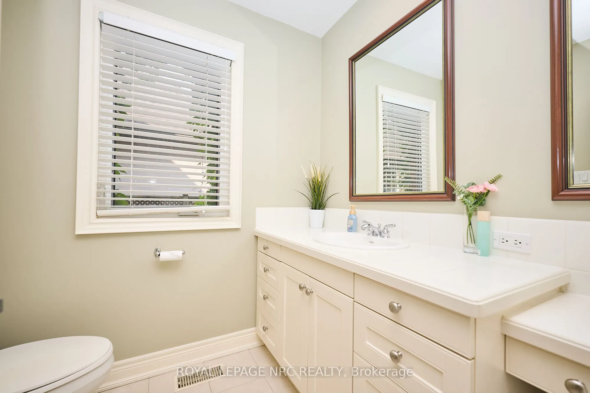 330 John Street W