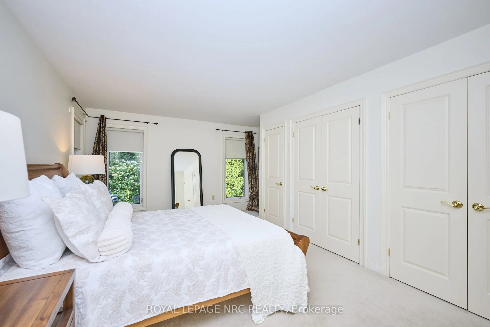 330 John Street W