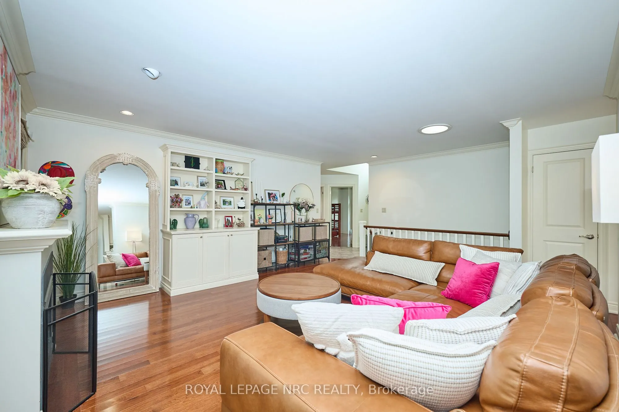 330 John Street W