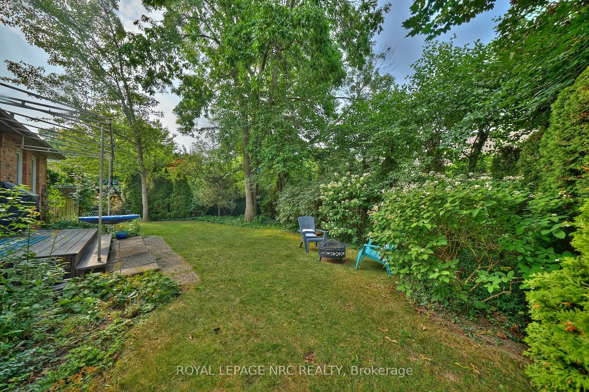 330 John Street W
