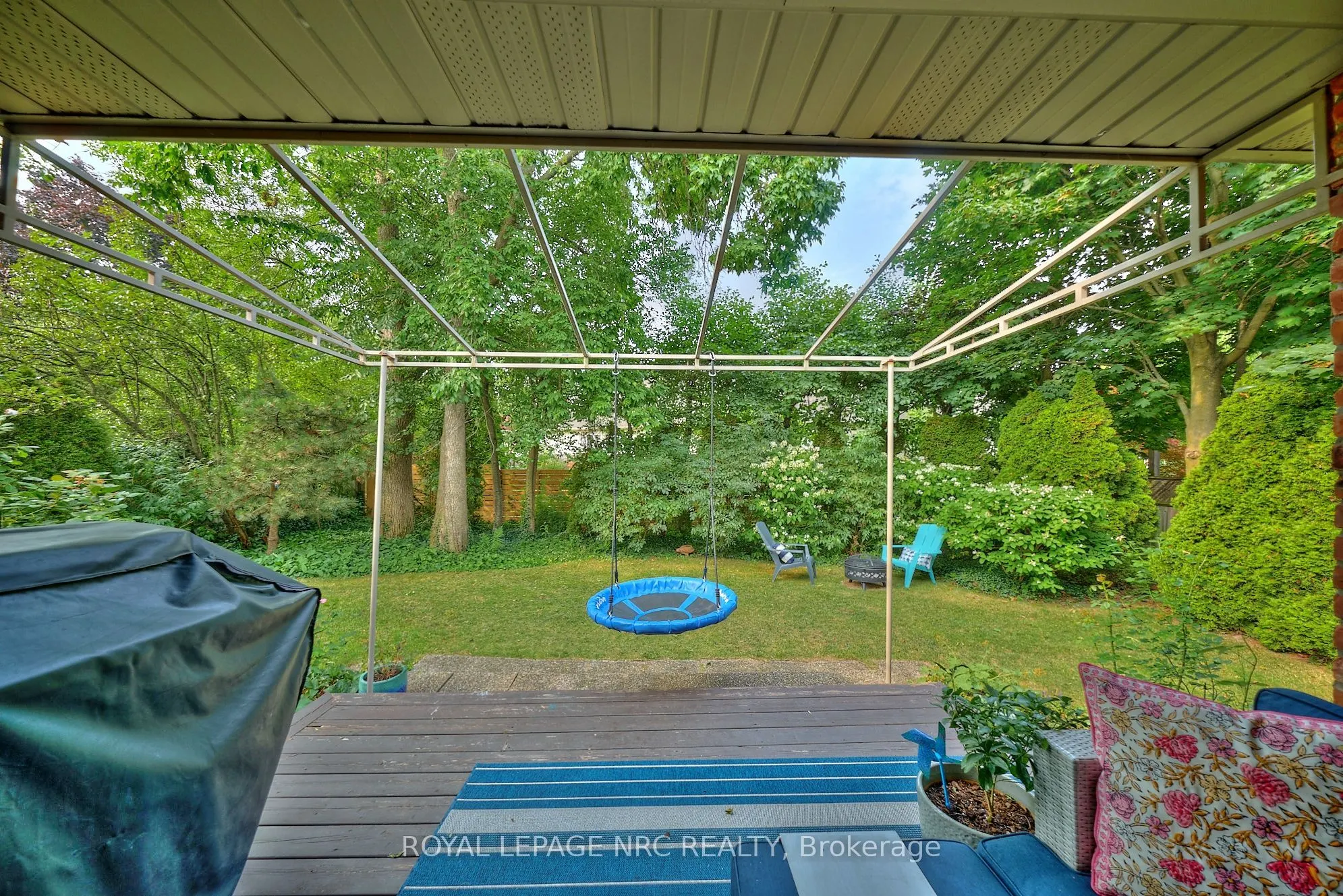 330 John Street W
