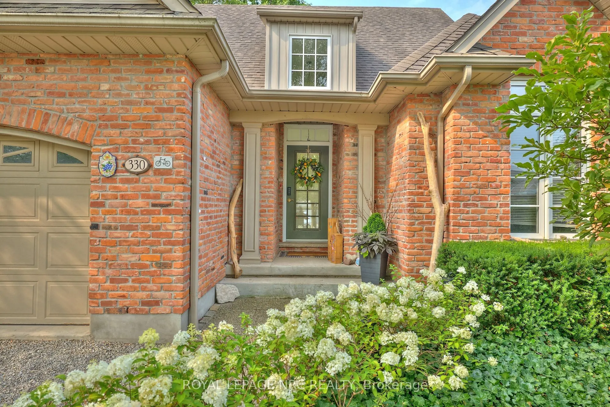330 John Street W