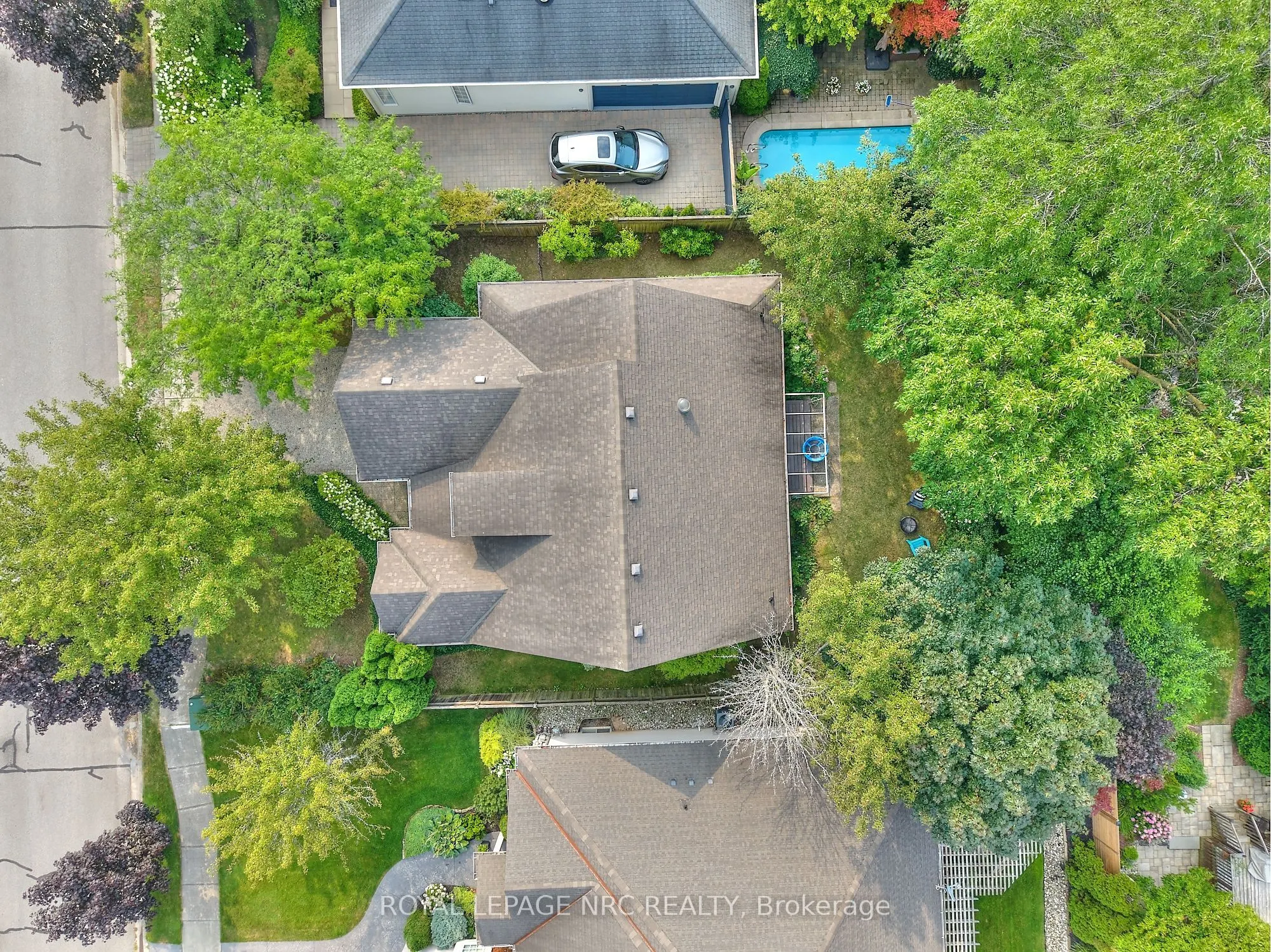 330 John Street W