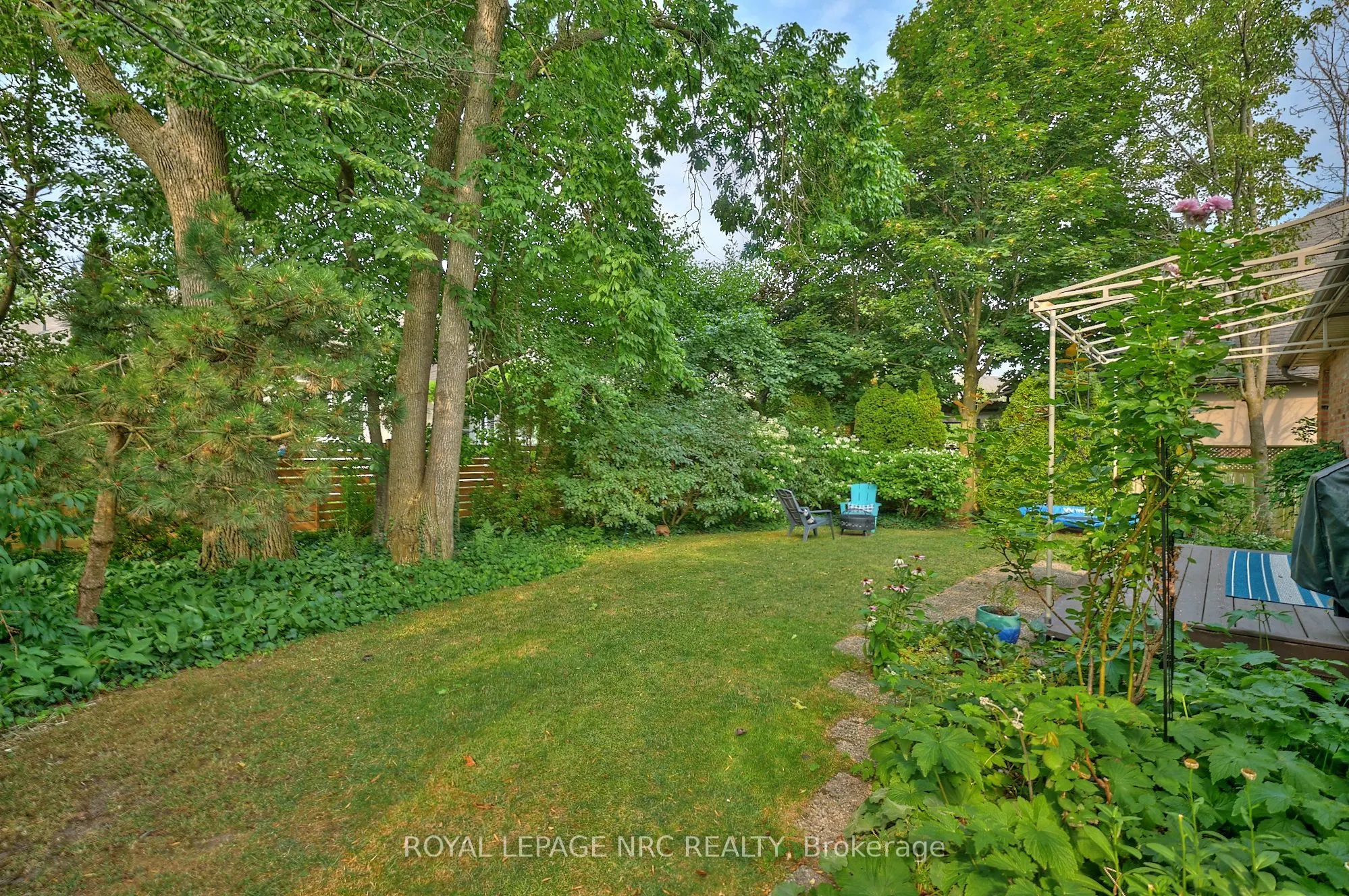 330 John Street W