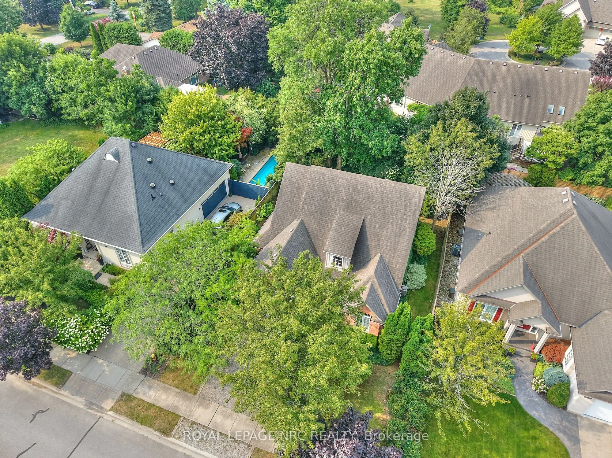 330 John Street W