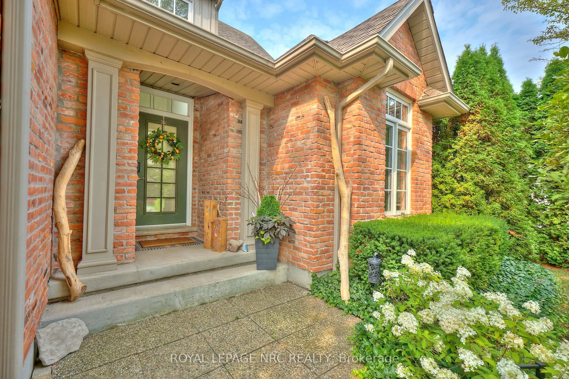 330 John Street W