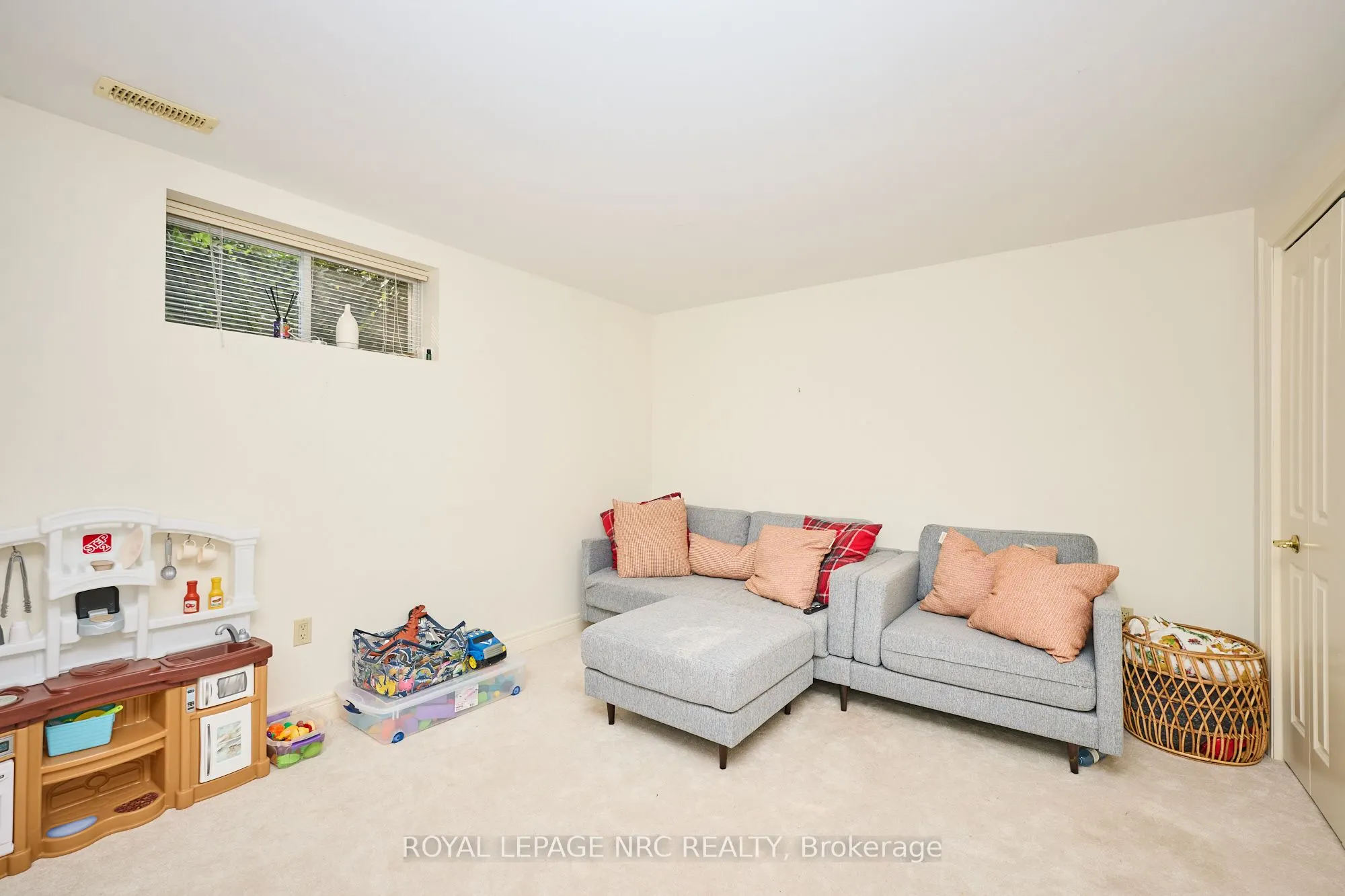 330 John Street W