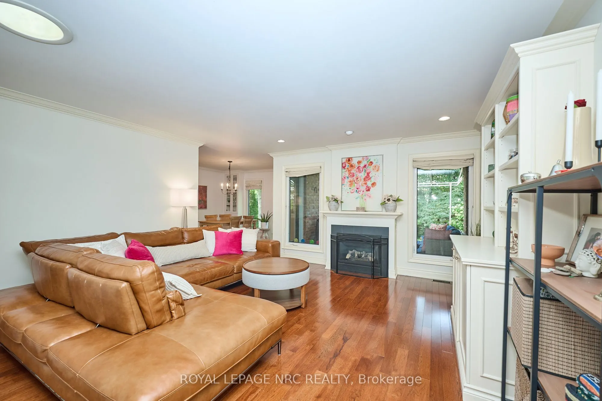 330 John Street W