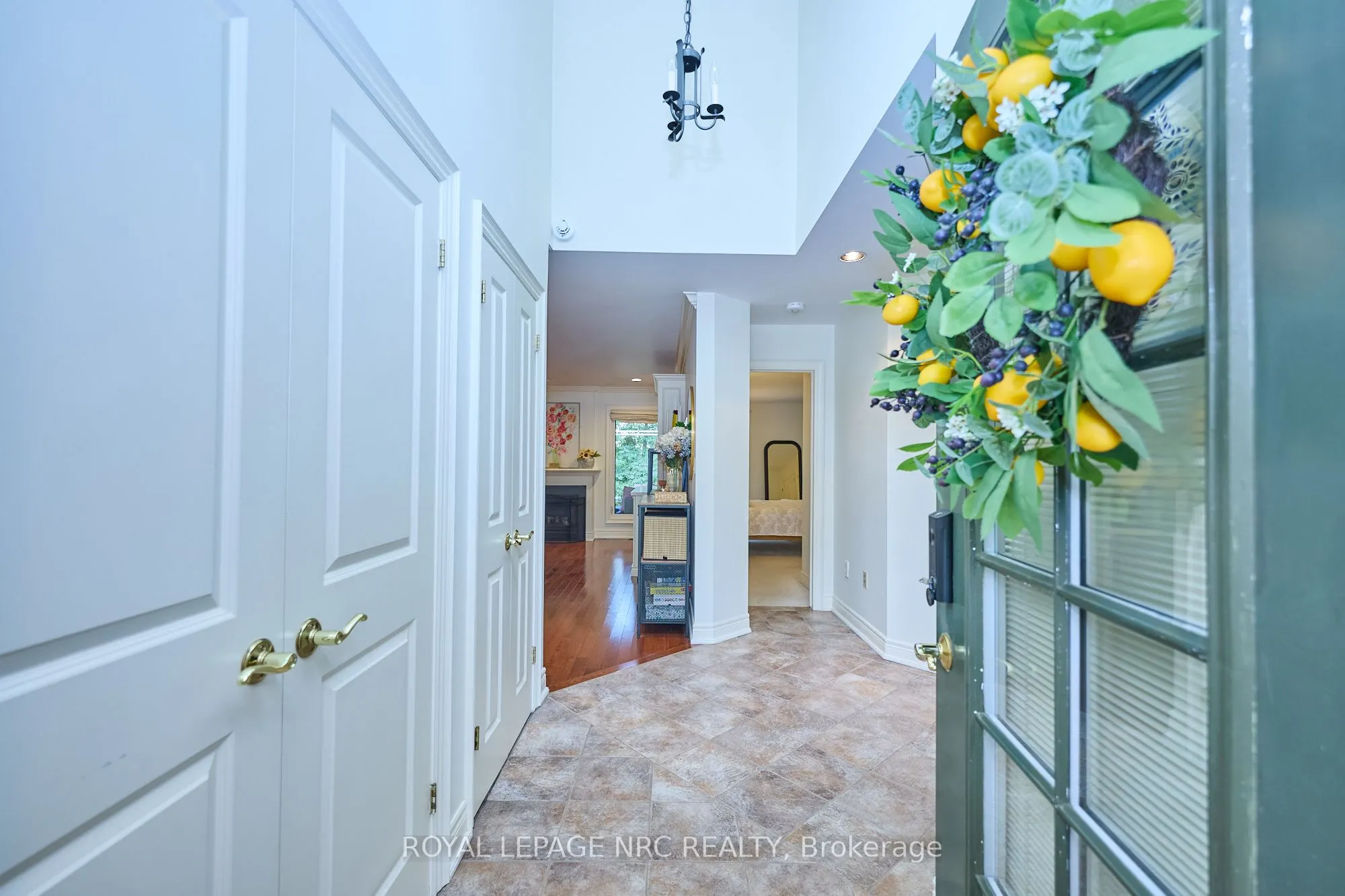 330 John Street W