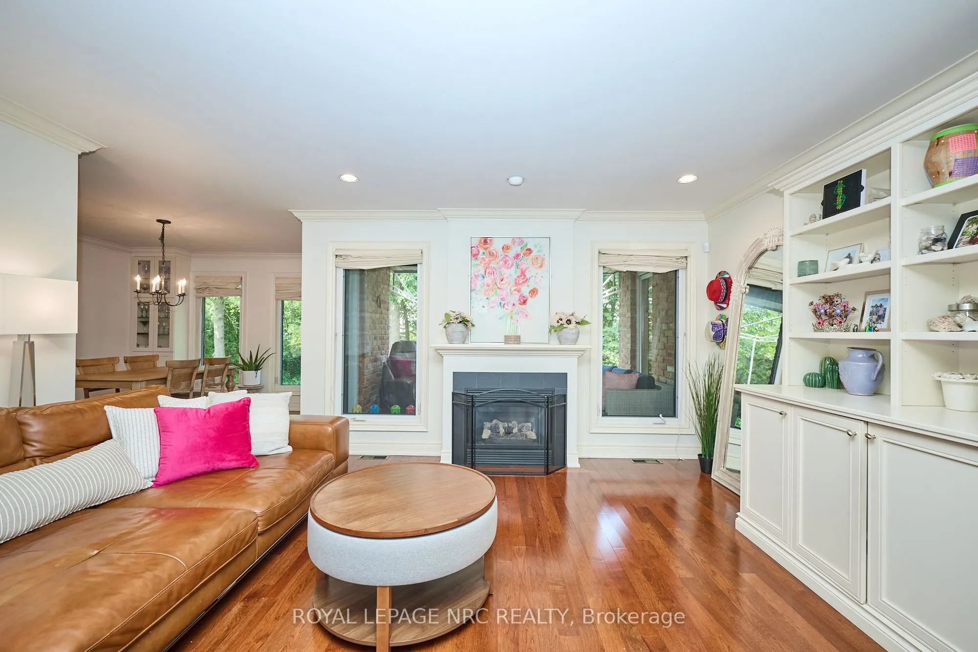 330 John Street W