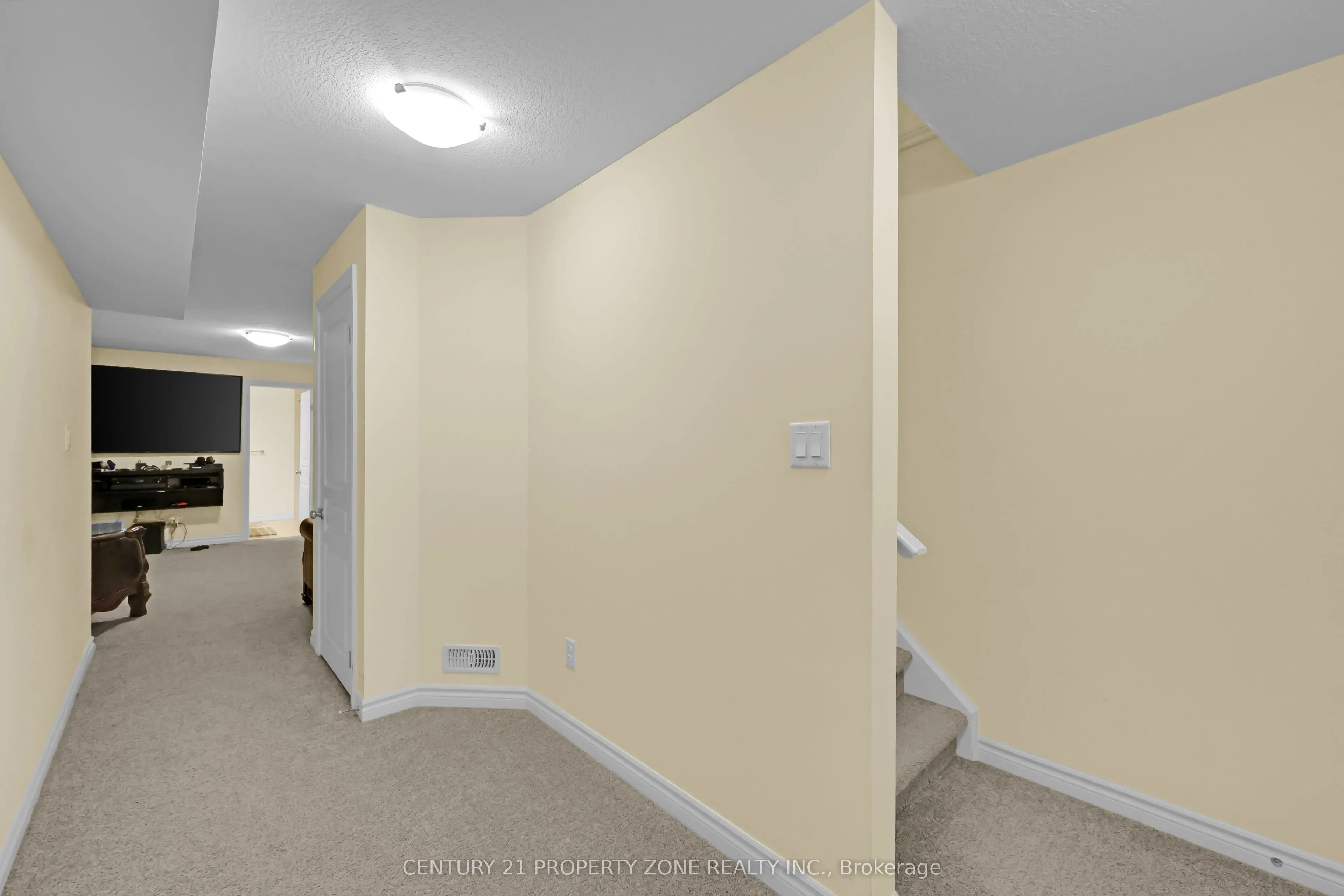 8 Chamberlain Avenue