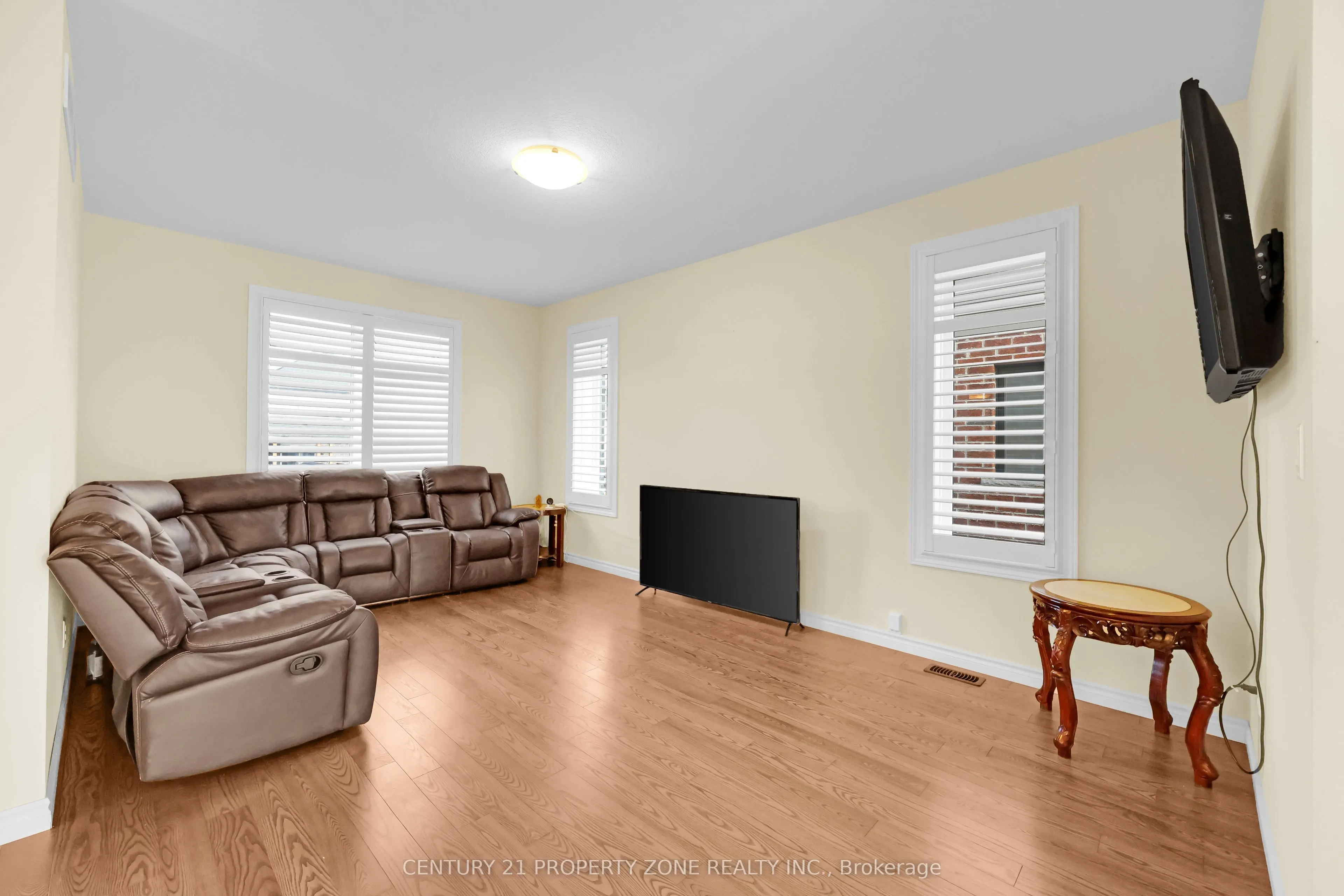 8 Chamberlain Avenue