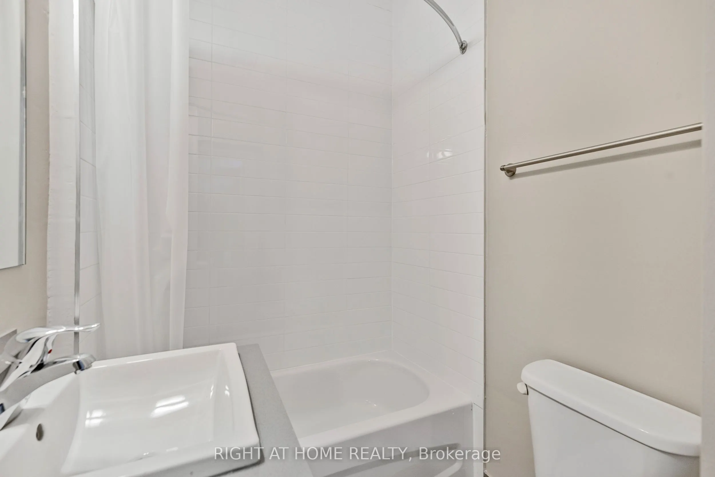 82 Welland Avenue, #5