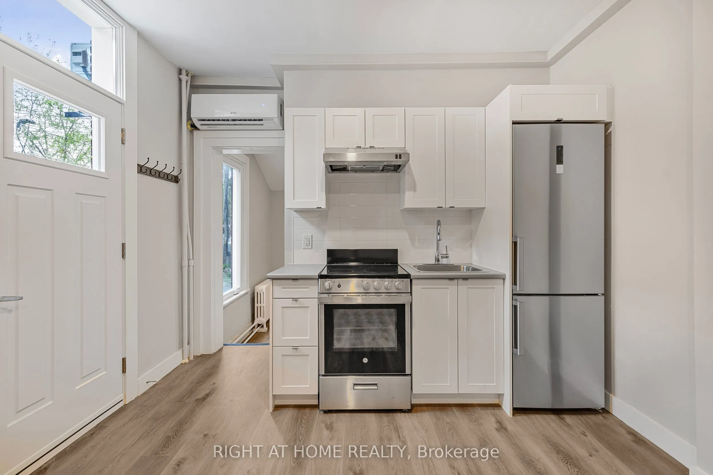82 Welland Avenue, #5