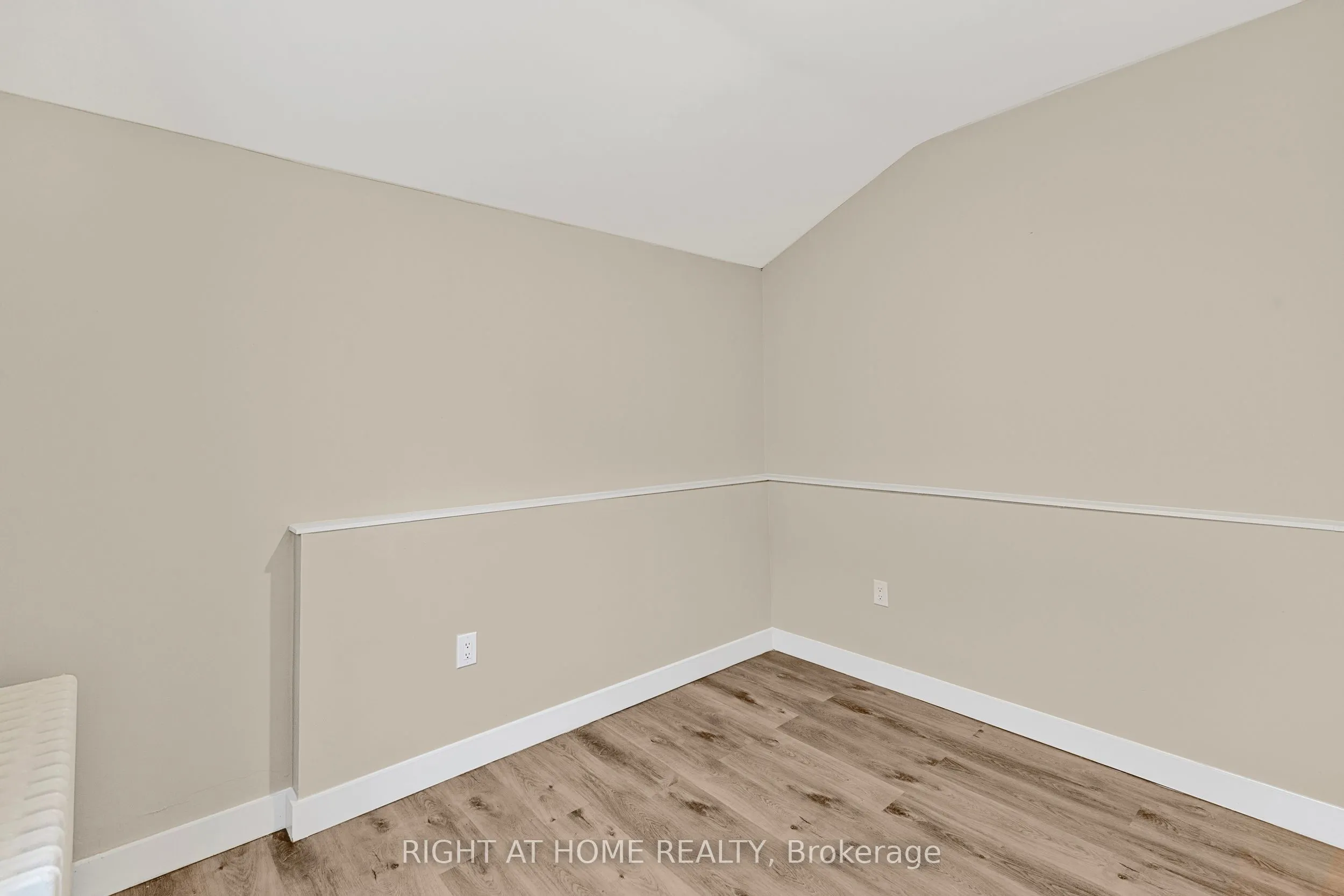 82 Welland Avenue, #5