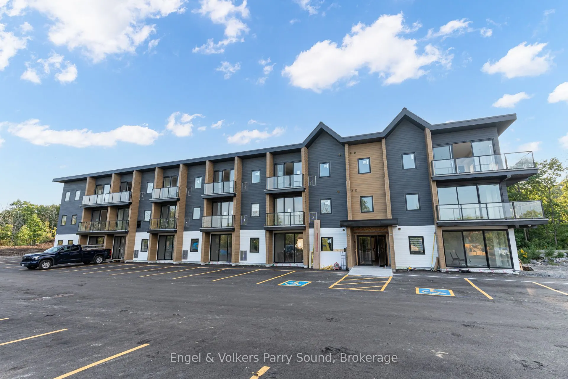 51 GEORGE Street, #201