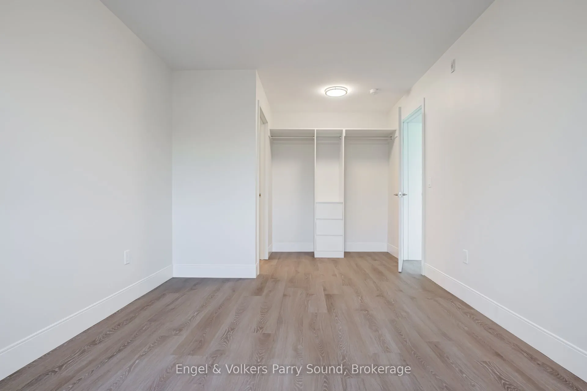 51 GEORGE Street, #201