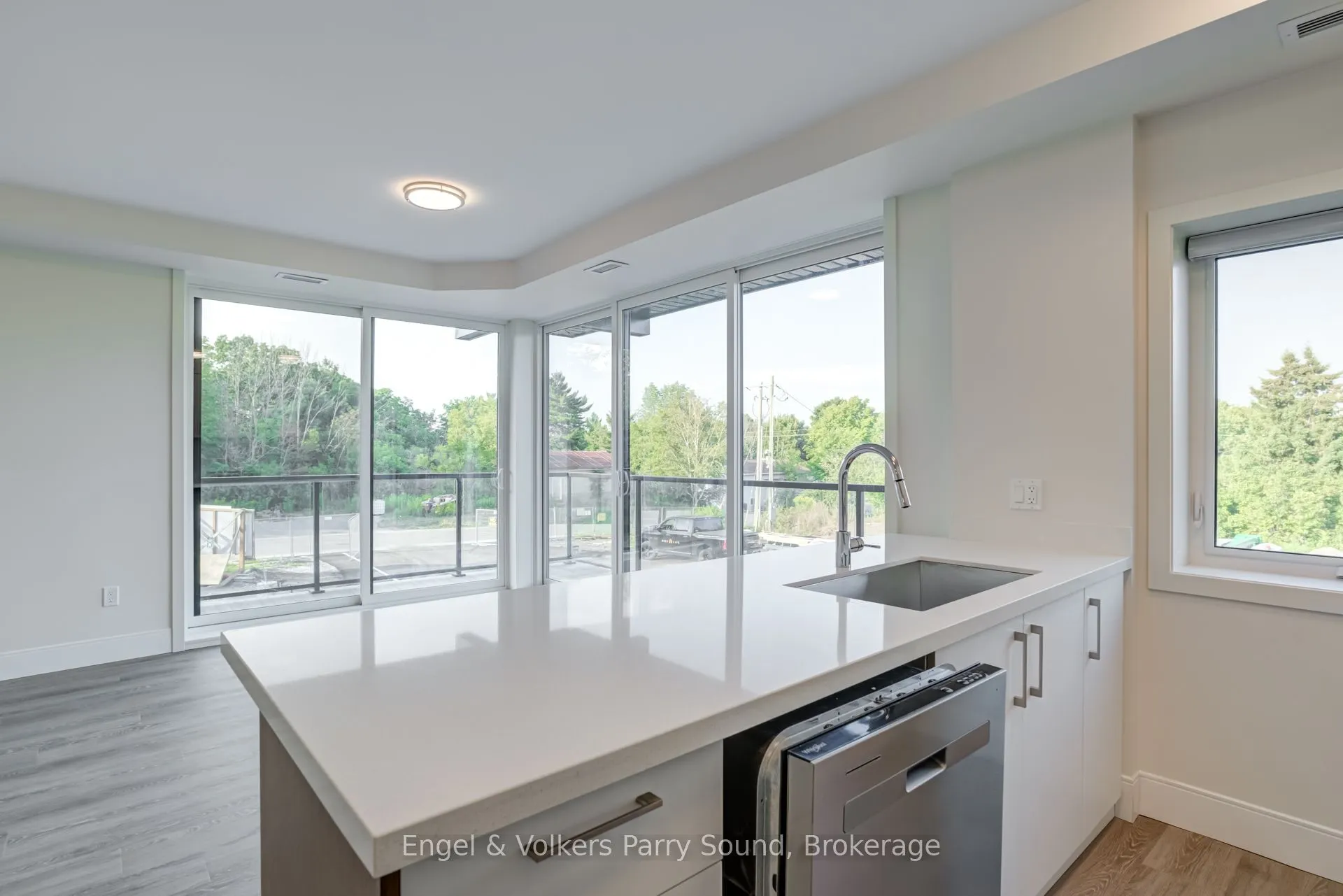 51 GEORGE Street, #201