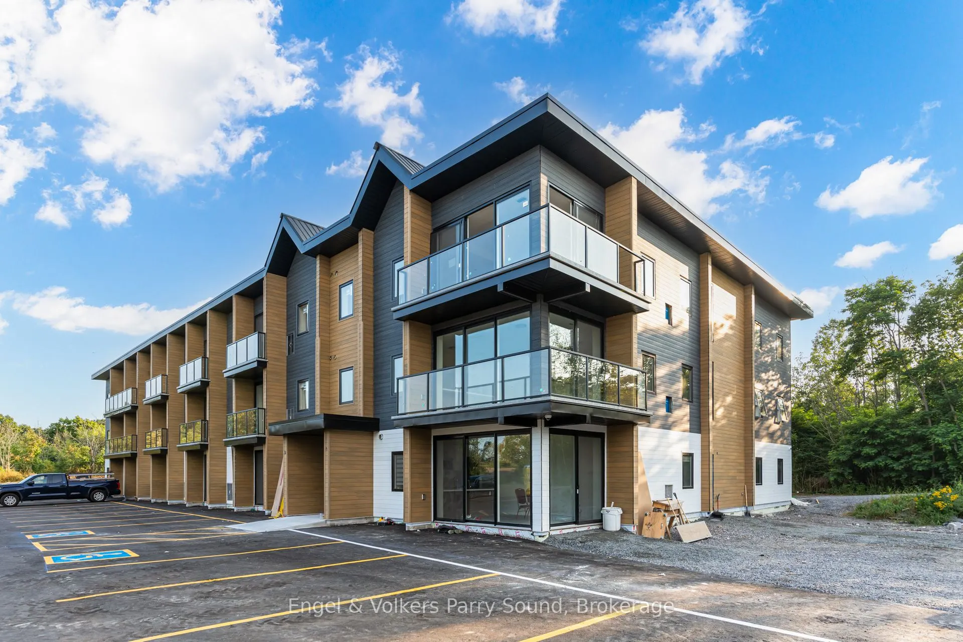 51 GEORGE Street, #201